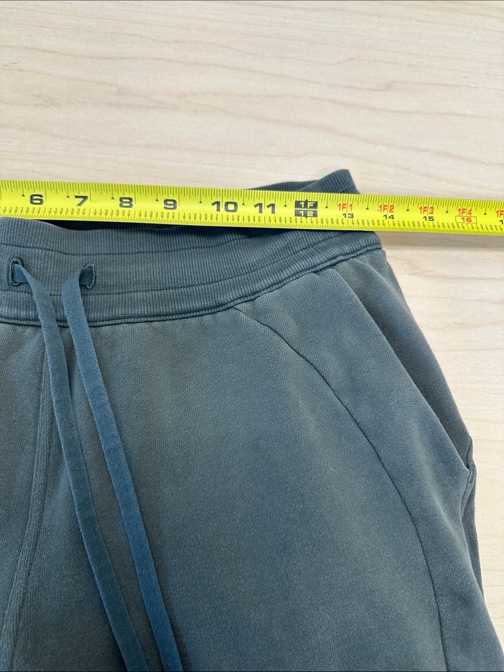 Lululemon olive green joggers size 6, drawstring waist, two front pockets - Picture 5 of 10